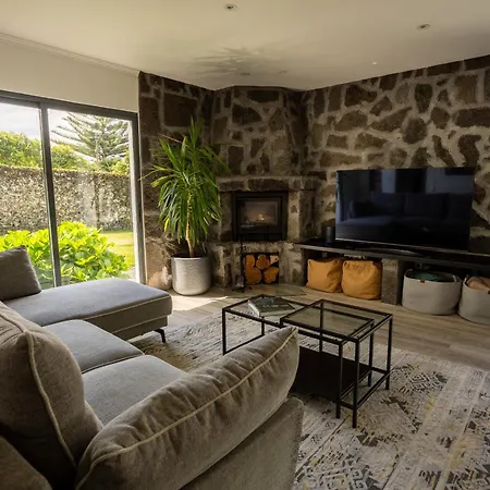 Willa Countryside House With A Pool And Fireplace