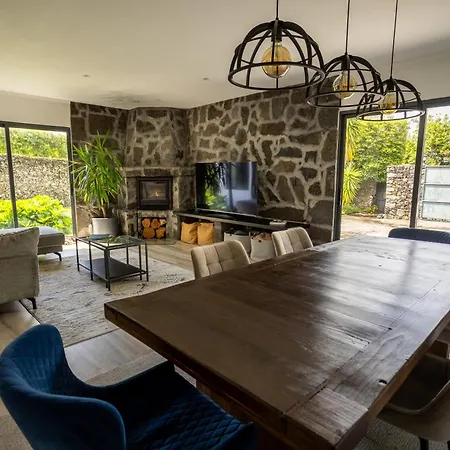 Countryside House With A Pool And Fireplace Villa *