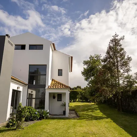 Villa Countryside House With A Pool And Fireplace